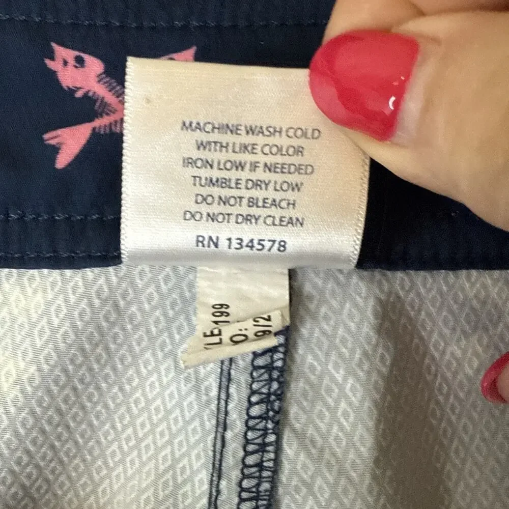 Vineyard Vines Board Shorts Men's Sz 33 Navy Blue All Over Print Fish Bones Swim